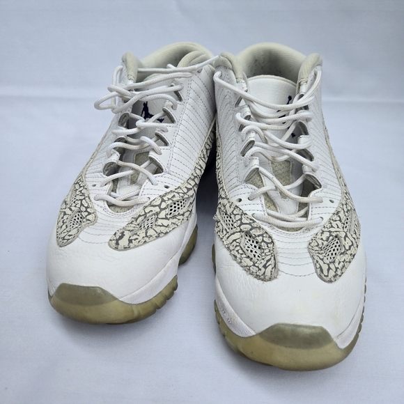 Jordan Men's White and Gray Sneakers - Picture 5 of 9